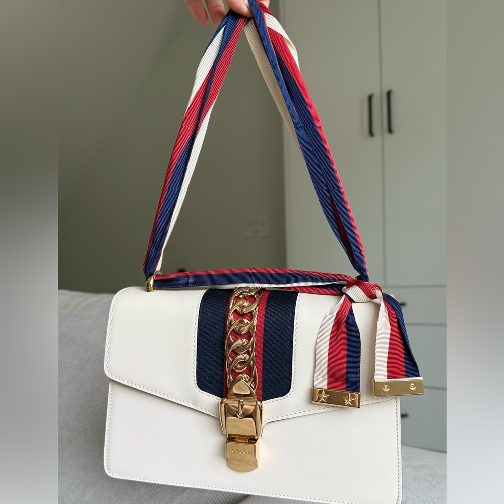 Authentic Gucci Sylvie small white handbag ( A)